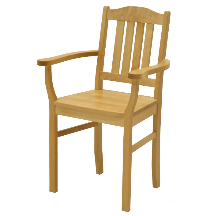 Korotettu puinen tuoli, tulossa myyntiin 1 Korotettu puinen tuoli, tulossa myyntiin